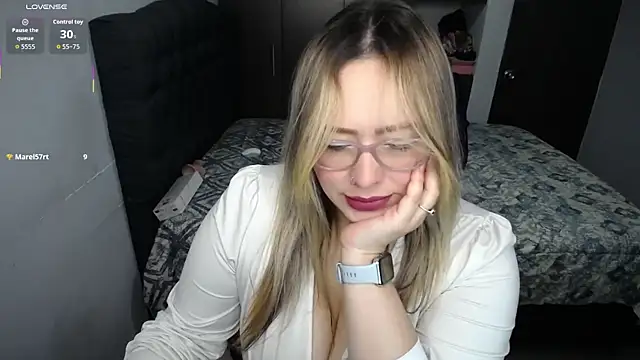 Snapshot of Valentina_St chatting on October 2025 08:57:02 AM Valentina St online show from October 2025 08:57:02 AM