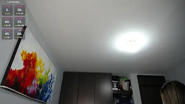 Snapshot of Valentina_St chatting on November 2025 09:48:01 PM Valentina St online show from November 2025 09:48:01 PM