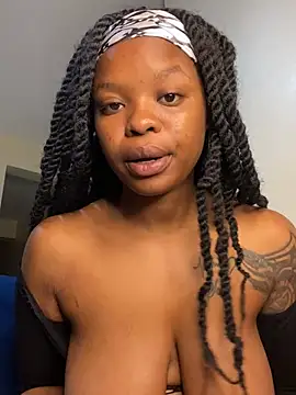 Snapshot of SexxyLunar chatting on March 2025 05:52:01 AM SexxyLunar online show from March 2025 05:52:01 AM