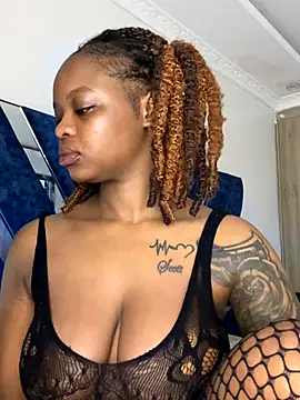 Snapshot of SexxyLunar chatting on December 2025 12:38:02 AM SexxyLunar online show from December 2025 12:38:02 AM