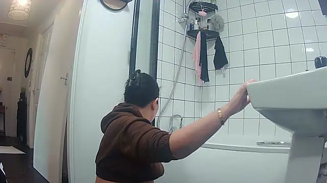 magical mia online show from October 2025 01:09:01 PM