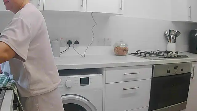 magical mia online show from November 2025 10:25:02 AM