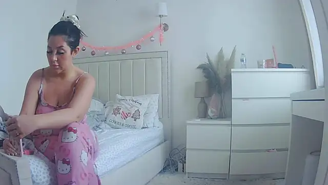 Snapshot of magical_mia chatting on December 2025 10:23:02 AM magical mia online show from December 2025 10:23:02 AM