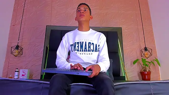 dilan alfonzo online show from March 2025 07:55:02 PM