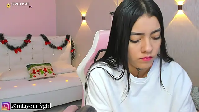 miagomezweb1 online show from December 2024 12:24:01 PM