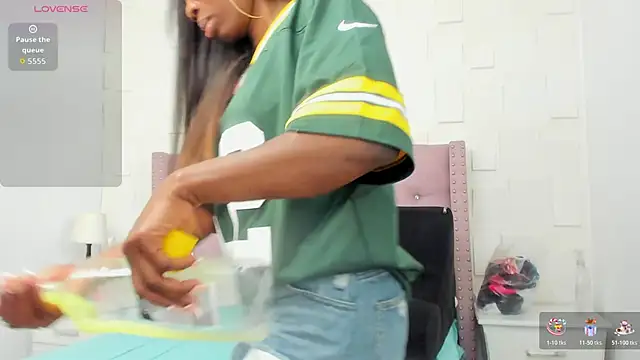 MonicaSchwartz online show from February 2026 07:45:01 PM