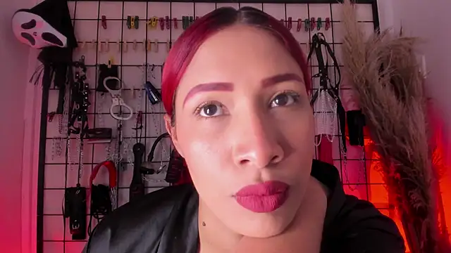 charrlotte quinn online show from December 2025 03:38:02 PM