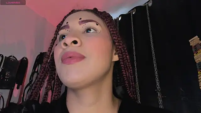 Snapshot of charrlotte_quinn chatting on July 2026 12:33:02 PM charrlotte quinn online show from July 2026 12:33:02 PM