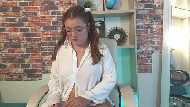 Snapshot of maddy066 chatting on November 2025 01:27:02 AM maddy066 online show from November 2025 01:27:02 AM