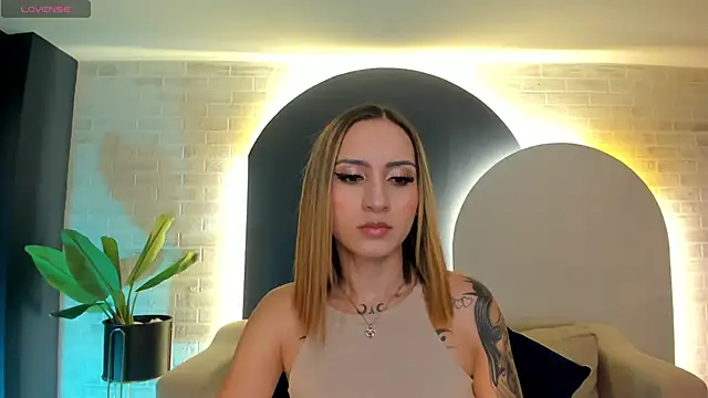 Snapshot of MollySundersX chatting on September 2025 08:47:02 PM MollySundersX online show from September 2025 08:47:02 PM