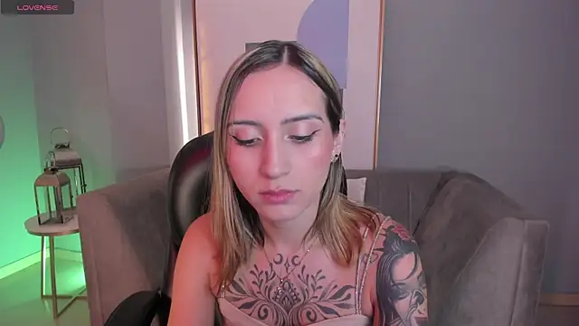 Snapshot of MollySundersX chatting on November 2025 04:01:02 AM MollySundersX online show from November 2025 04:01:02 AM