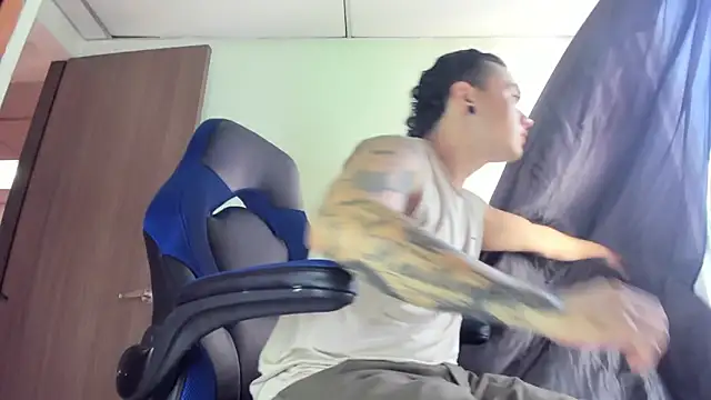 Snapshot of male_pussy chatting on December 2024 06:59:01 PM male pussy online show from December 2024 06:59:01 PM