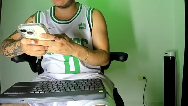 Snapshot of male_pussy chatting on December 2024 03:17:02 AM male pussy online show from December 2024 03:17:02 AM