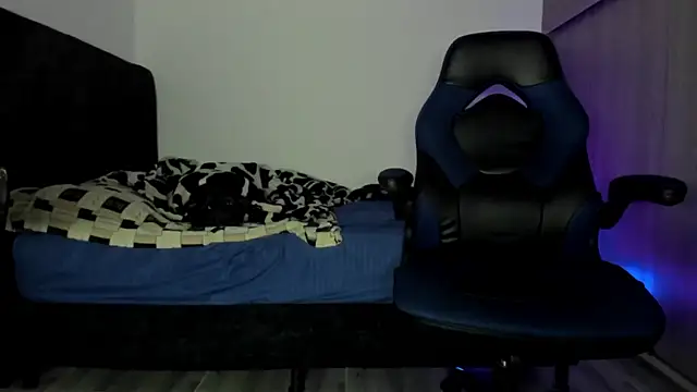 Snapshot of male_pussy chatting on October 2025 05:33:02 AM male pussy online show from October 2025 05:33:02 AM