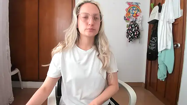 Snapshot of Adele_johnsonn1 chatting on November 2025 03:45:01 PM Adele johnsonn1 online show from November 2025 03:45:01 PM