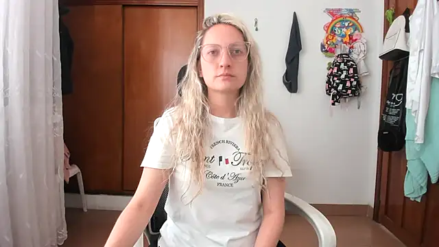 Snapshot of Adele_johnsonn1 chatting on November 2025 04:07:02 PM Adele johnsonn1 online show from November 2025 04:07:02 PM