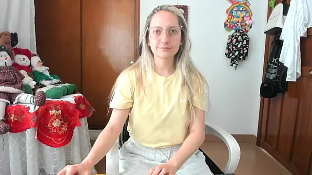 Snapshot of Adele_johnsonn1 chatting on November 2025 03:45:01 PM Adele johnsonn1 online show from November 2025 03:45:01 PM