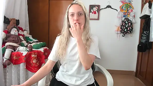 Snapshot of Adele_johnsonn1 chatting on December 2025 04:02:01 PM Adele johnsonn1 online show from December 2025 04:02:01 PM