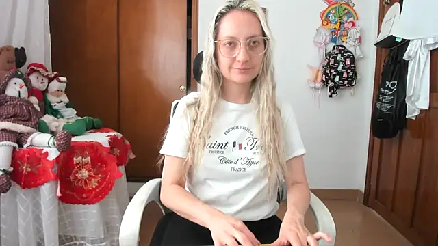 Snapshot of Adele_johnsonn1 chatting on December 2025 03:54:01 PM Adele johnsonn1 online show from December 2025 03:54:01 PM