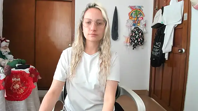 Snapshot of Adele_johnsonn1 chatting on December 2025 03:21:02 PM Adele johnsonn1 online show from December 2025 03:21:02 PM