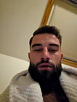 Snapshot of Vekie_007 chatting on October 2025 08:42:01 PM Vekie 007 online show from October 2025 08:42:01 PM