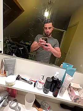 Snapshot of Vekie_007 chatting on February 2026 07:23:02 PM Vekie 007 online show from February 2026 07:23:02 PM