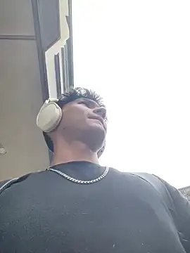 Snapshot of Valerio_James7 chatting on January 2025 08:22:01 PM Valerio James7 online show from January 2025 08:22:01 PM