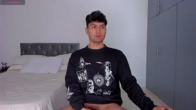 Snapshot of Valerio_James7 chatting on February 2025 02:48:02 PM Valerio James7 online show from February 2025 02:48:02 PM