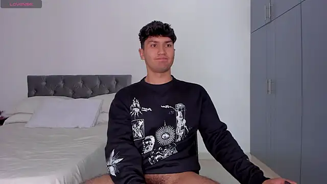 Snapshot of Valerio_James7 chatting on February 2025 05:52:02 PM Valerio James7 online show from February 2025 05:52:02 PM