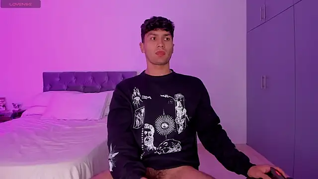 Snapshot of Valerio_James7 chatting on February 2025 03:40:01 AM Valerio James7 online show from February 2025 03:40:01 AM