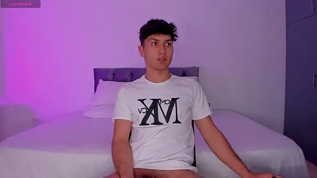 Snapshot of Valerio_James7 chatting on March 2025 11:03:02 PM Valerio James7 online show from March 2025 11:03:02 PM