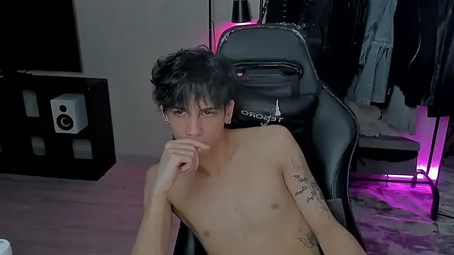 Snapshot of MarkBrowniii chatting on February 2025 08:11:02 PM MarkBrowniii online show from February 2025 08:11:02 PM