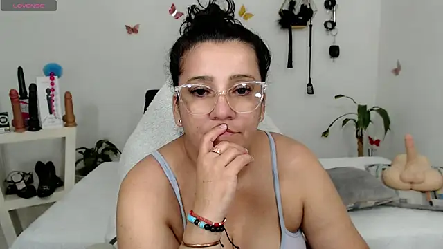 mom hot   online show from October 2025 10:54:02 PM