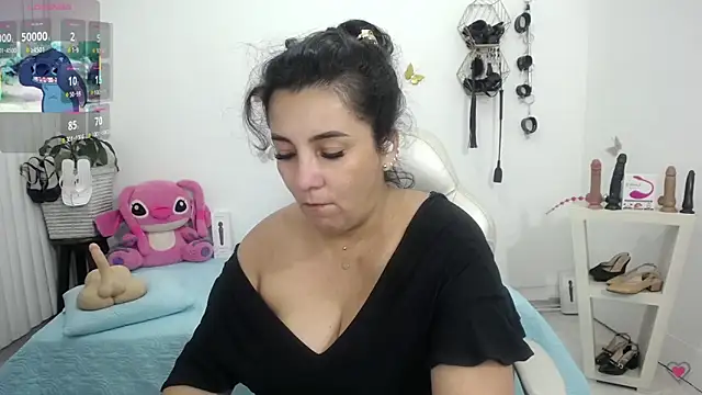 Snapshot of mom_hot__ chatting on June 2026 01:04:02 PM mom hot online show from June 2026 01:04:02 PM