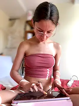 Snapshot of Bonniepark chatting on November 2025 12:26:01 PM Bonniepark online show from November 2025 12:26:01 PM