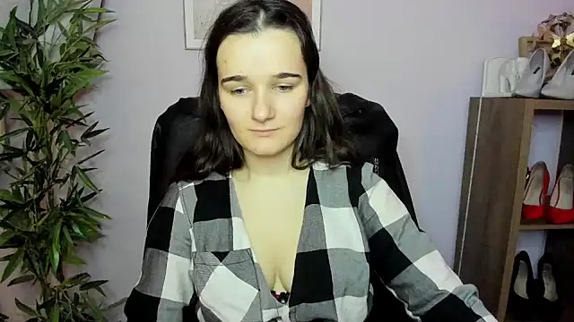 Snapshot of KateDelight chatting on December 2024 07:33:02 AM KateDelight online show from December 2024 07:33:02 AM