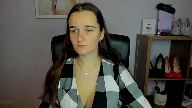 Snapshot of KateDelight chatting on October 2025 06:44:01 AM KateDelight online show from October 2025 06:44:01 AM