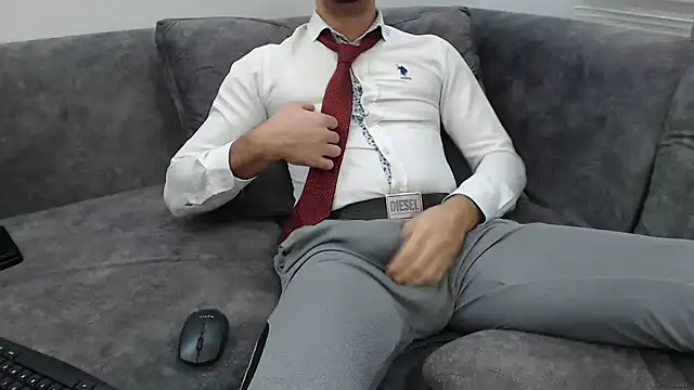 Snapshot of Naughtb0y chatting on November 2025 11:05:01 PM Naughtb0y online show from November 2025 11:05:01 PM