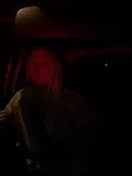 LuisaBecker online show from December 2024 04:29:02 PM