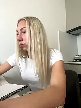 LuisaBecker online show from December 2024 10:23:02 AM