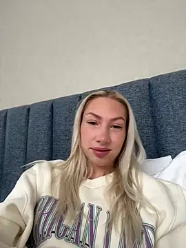 LuisaBecker online show from December 2024 06:20:02 AM