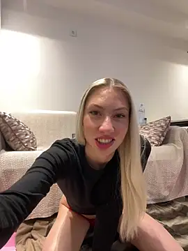 LuisaBecker online show from December 2024 08:42:02 PM