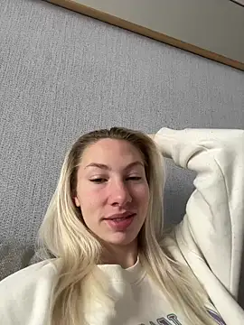 LuisaBecker online show from January 2025 09:40:01 AM