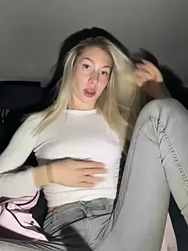 LuisaBecker online show from January 2025 06:38:01 PM