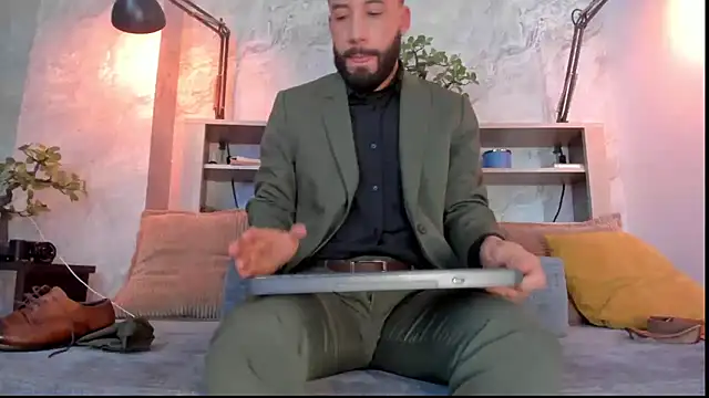 bruno woods online show from December 2025 04:22:01 PM