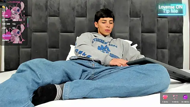 Adam Clay21 online show from March 2025 01:06:02 PM