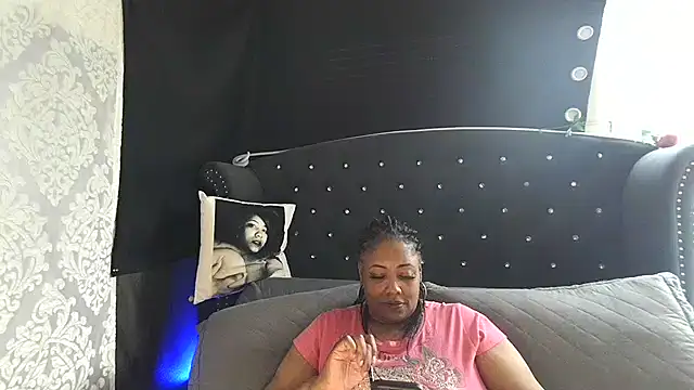 Snapshot of msyvette1970@xh chatting on January 2025 05:15:02 PM msyvette1970xh online show from January 2025 05:15:02 PM