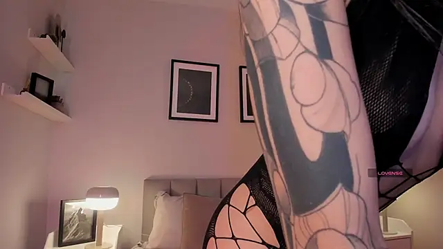 Violetta Nur online show from April 2026 08:20:02 PM