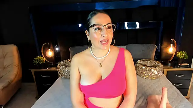 Snapshot of MayraVegas chatting on December 2024 04:59:02 PM MayraVegas online show from December 2024 04:59:02 PM