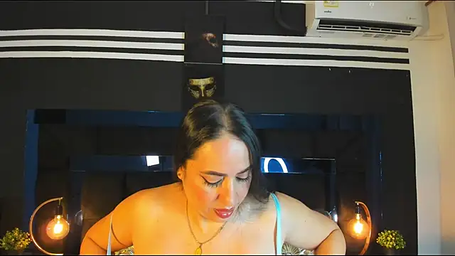 Snapshot of MayraVegas chatting on December 2024 01:27:02 PM MayraVegas online show from December 2024 01:27:02 PM